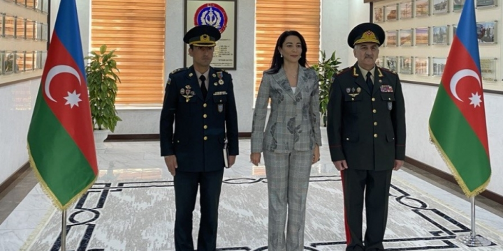 Ombudsman Daxili Qoşunların hərbi hissəsinə baş çəkib
