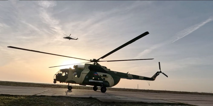 Hərbi pilotlar təlim-məşq uçuşlarını icra ediblər