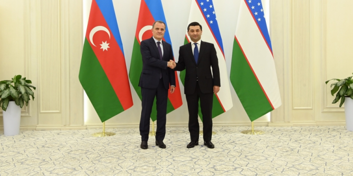 Azerbaijani FM holds meeting with Uzbek counterpart