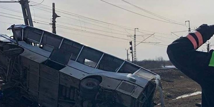 Eight people reported dead in Russia’s Yaroslavl Region after train collides with bus