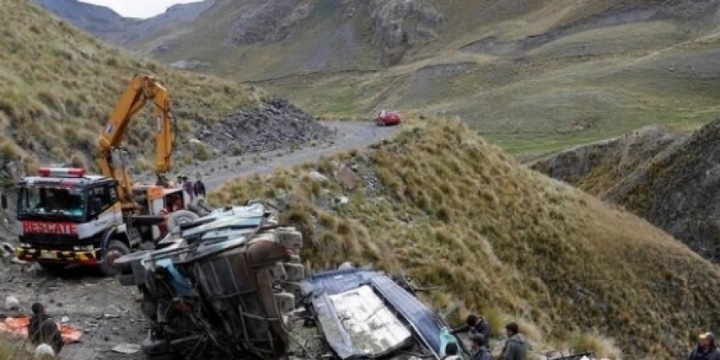 Highway crash kills 4, injures over 30 in Bolivia