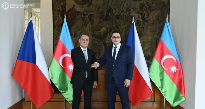Azərbaycan və Çexiya XİN rəhbərləri görüşüb 