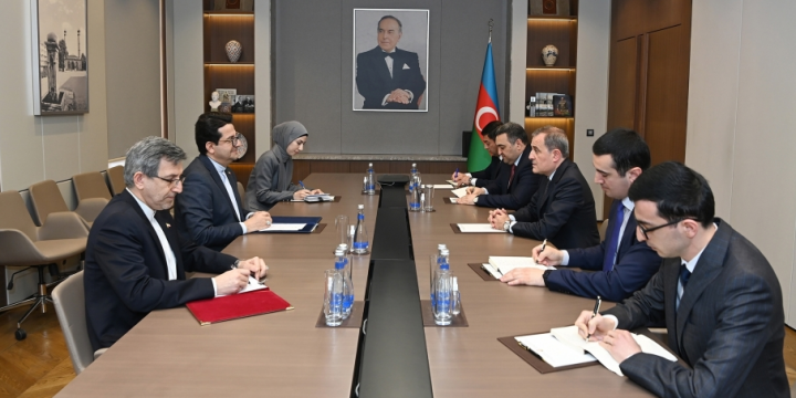 Azerbaijani FM meets with outgoing Iranian ambassador
