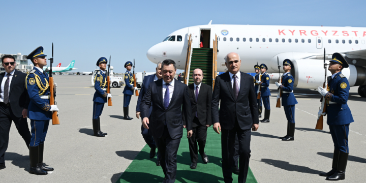 Qırğızıstan Prezidenti Sadır Japarov Azərbaycana dövlət səfərinə gəlib