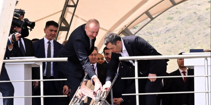 Azərbaycan və Qırğızıstan Prezidentləri Ağdamın Xıdırlı kənd tam orta məktəbinin təməlqoyma mərasimində iştirak ediblər 