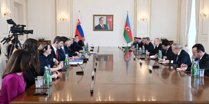 Prezident İlham Əliyevin Slovakiyanın Baş naziri ilə geniş tərkibdə görüşü keçirilib 