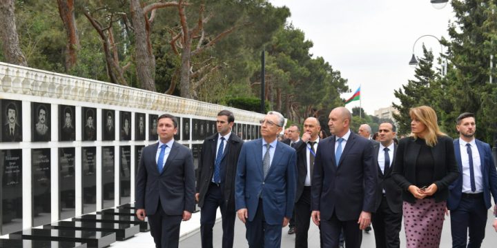 Bolqarıstan Prezidenti Rumen Radev Bakıda şəhidlərin xatirəsini anıb