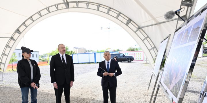 Prezident İlham Əliyev və Birinci xanım Mehriban Əliyeva Şuşada üçüncü yaşayış kompleksinin təməlqoyma mərasimində iştirak ediblər