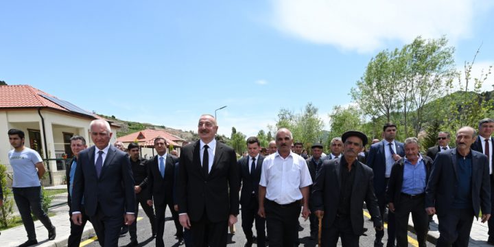 Prezident İlham Əliyev Laçın rayonunun Sus kəndinə köçmüş sakinlərlə görüşüb, kiçik su elektrik stansiyalarının açılışlarında iştirak edib 