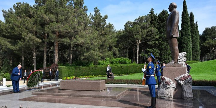 Belarus Prezidenti Aleksandr Lukaşenko Ulu Öndər Heydər Əliyevin məzarını ziyarət edib