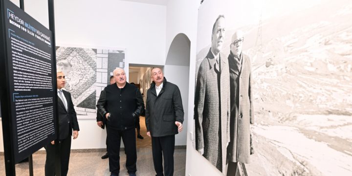 Azərbaycan və Belarus prezidentləri Şuşadakı Yaradıcılıq Mərkəzində “Heydər Əliyev və Qarabağ” sərgisinə baxıblar