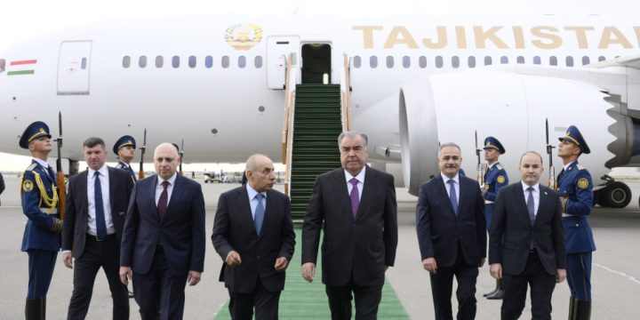 Tacikistan Prezidenti Emoməli Rəhmon Azərbaycana dövlət səfərinə gəlib
