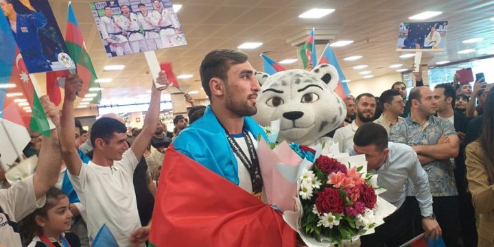 Dünya çempionu olan Azərbaycan cüdoçusu Vətənə dönüb