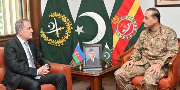 Ceyhun Bayramov Pakistanın Quru Qoşunları komandanı ilə görüşüb