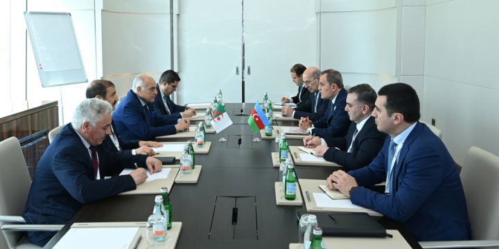 Azerbaijan, Algeria discuss bilateral, regional issues