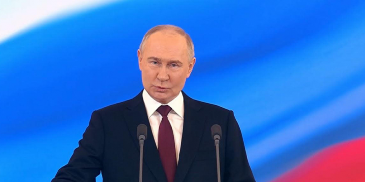 Vladimir Putin and içib və Rusiya Prezidenti vəzifəsinin icrasına başlayıb