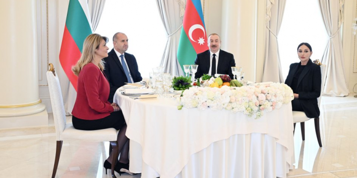 Official dinner was hosted on behalf of President of Azerbaijan in honor of President of Bulgaria