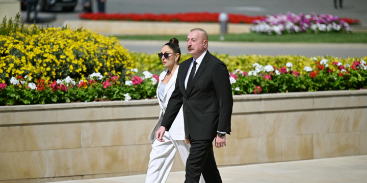 President Ilham Aliyev and First Lady Mehriban Aliyeva paid tribute to Azerbaijanis who died for Victory over fascism