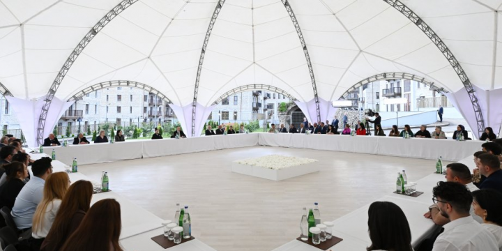 President Ilham Aliyev participated in opening of the first residential complex in Shusha and met with the city’s first returning residents