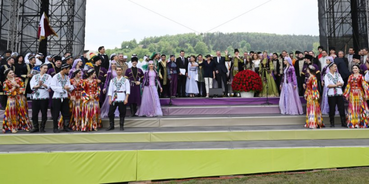 Prezident İlham Əliyev və Birinci xanım Mehriban Əliyeva Şuşada “Xarıbülbül” VII Beynəlxalq Musiqi Festivalının açılışında iştirak ediblər