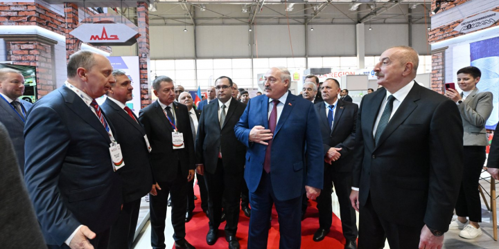 Azərbaycan və Belarus prezidentləri “Caspian Agro” və  “InterFood Azerbaijan” sərgiləri ilə tanış olublar