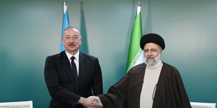 Meeting between President Ilham Aliyev and President Seyyed Ebrahim Raisi commenced at state border between Azerbaijan and Iran