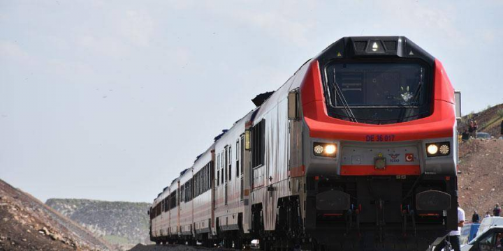 BTQ dəmir yolu xətti üzrə yükdaşımalara start verilib