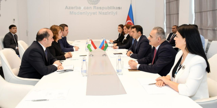 Mədəniyyət naziri tacikistanlı həmkarı ilə görüşüb