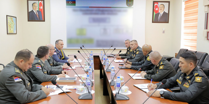 Azərbaycan və Serbiya Müdafiə nazirliklərinin nümayəndə heyəti arasında işçi görüşü keçirilib