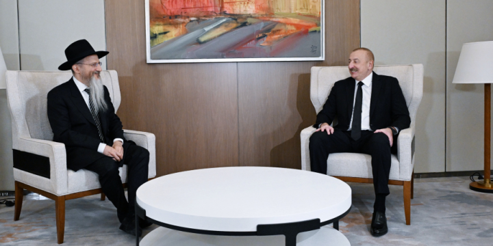 President Ilham Aliyev received Chief Rabbi of Russia