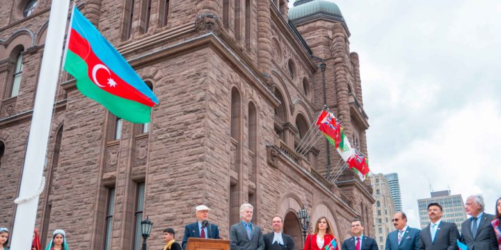 Torontoda Kanada parlamentinin önündə Azərbaycan Bayrağı qaldırılıb