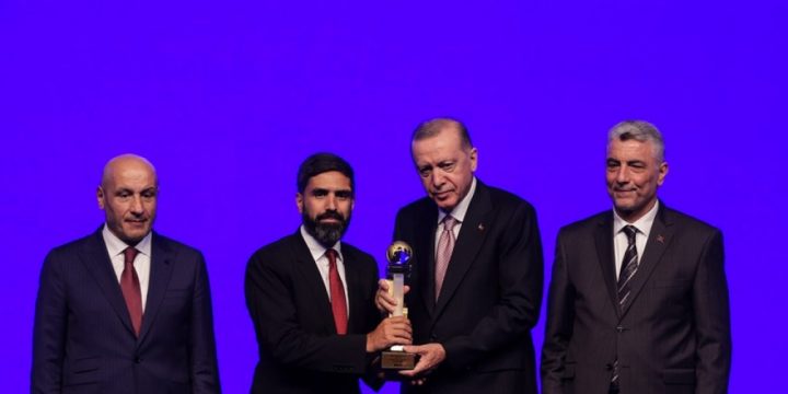 Türkiyə Prezidenti “STAR” NEZ-in ixracat çempionu mükafatını SOCAR-ın rəhbərinə təqdim edib