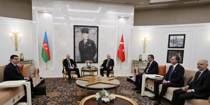 Azərbaycan və Türkiyə prezidentləri Ankaranın Esenboğa Hava Limanında görüşüblər
