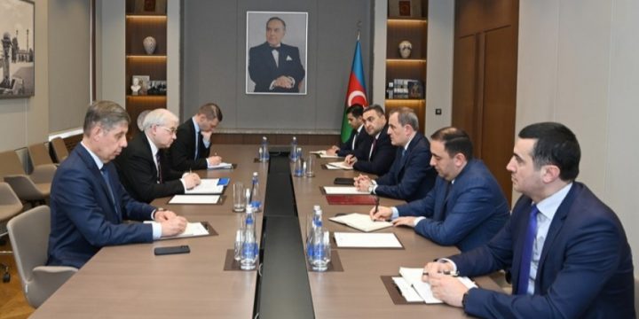 Nazir Ceyhun Bayramov İqor Xovayev ilə regionda mövcud vəziyyəti müzakirə edib