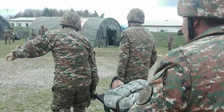 Ermənistan sərhədçisi minaya düşüb
