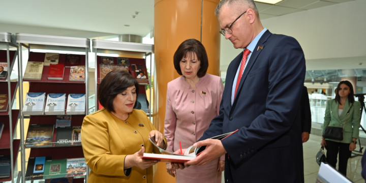 Azerbaijani parliamentary delegation visits National Library of Belarus