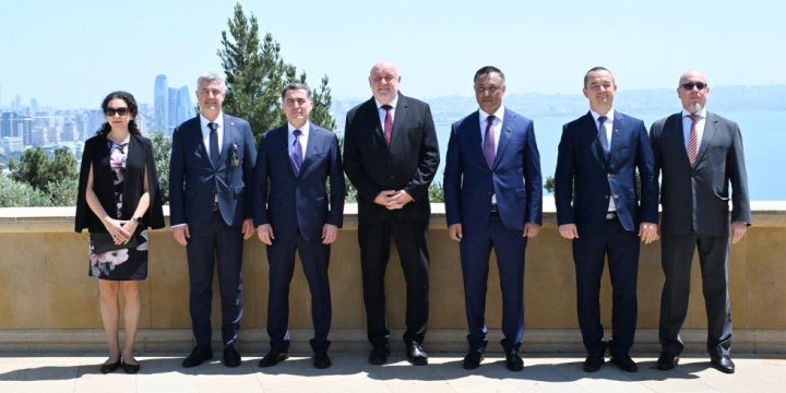 Hungarian parliamentarians pay tribute to National Leader Heydar Aliyev and Azerbaijani martyrs