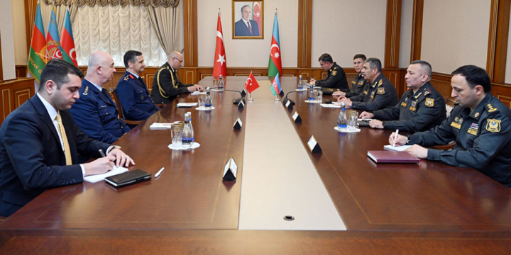 Azerbaijan’s Defense Minister meets with Turkish delegation