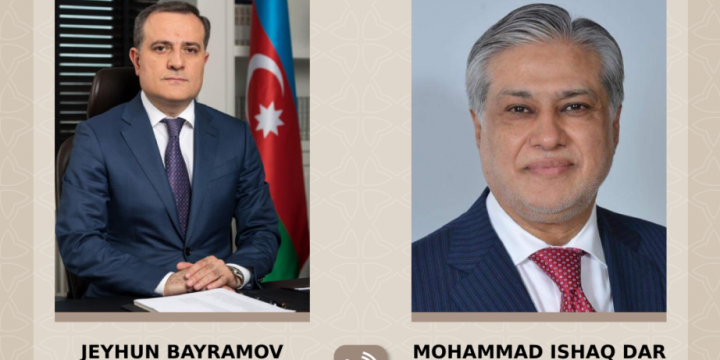 Azerbaijani, Pakistani FMs talk over phone