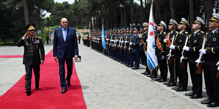 Azerbaijan’s Defense Minister meets with his Italian counterpart