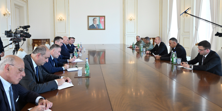 President Ilham Aliyev received delegation led by Minister of Defense of Italy