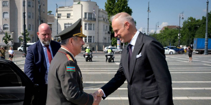 Azerbaijan Defense Minister meets with Hungarian counterpart in Budapest 