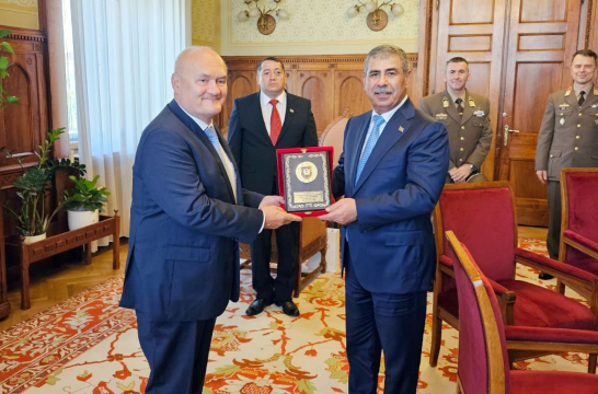Azerbaijan Defense Minister meets with Vice President of Hungarian National Assembly