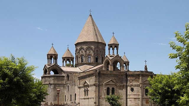 Erməni yeparxiyasının xaricdəki nümayəndələrinin qırmızı nömrələri əllərindən alındı