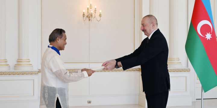 President Ilham Aliyev received credentials of incoming ambassador of the Philippines