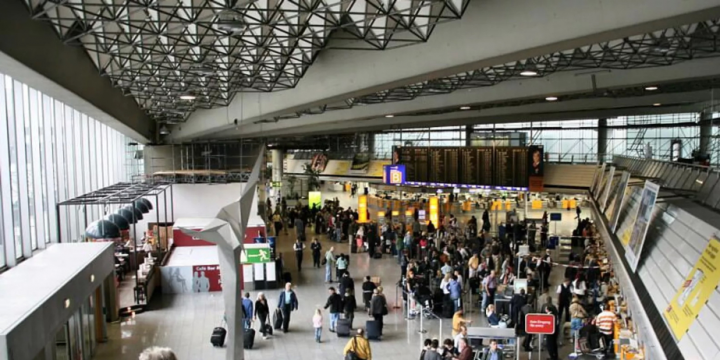 Ekoloji fəallar Frankfurt aeroportunun işini bloklayıb