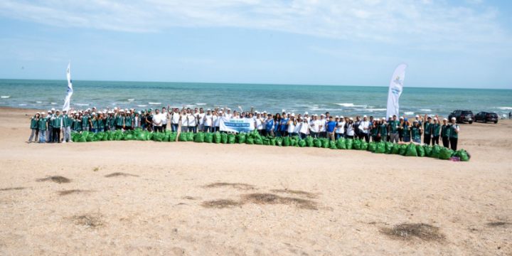 Xəzər dənizinin Novxanı sahilindən 1 tondan artıq tullantı yığılıb