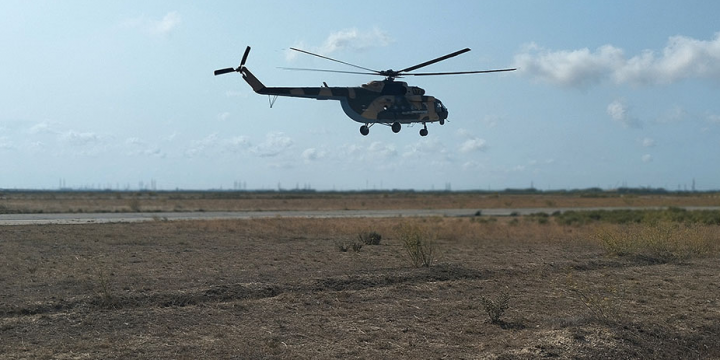 HHQ-nin helikopter bölmələri ilə təlim-məşq uçuşları keçirilib 