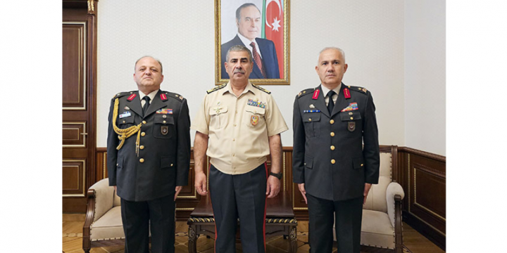 Azerbaijan’s Defense Minister meets with new military attaché of Türkiye