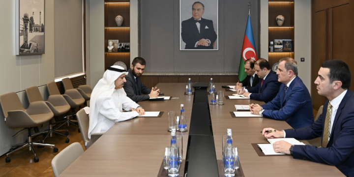 Jeyhun Bayramov discusses cooperation with Kuwaiti ambassador